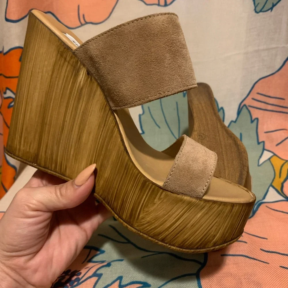 Steve Madden Tan Wedges - Picture 3 of 4